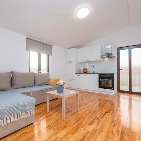 Lu Benica Apartman Vir
