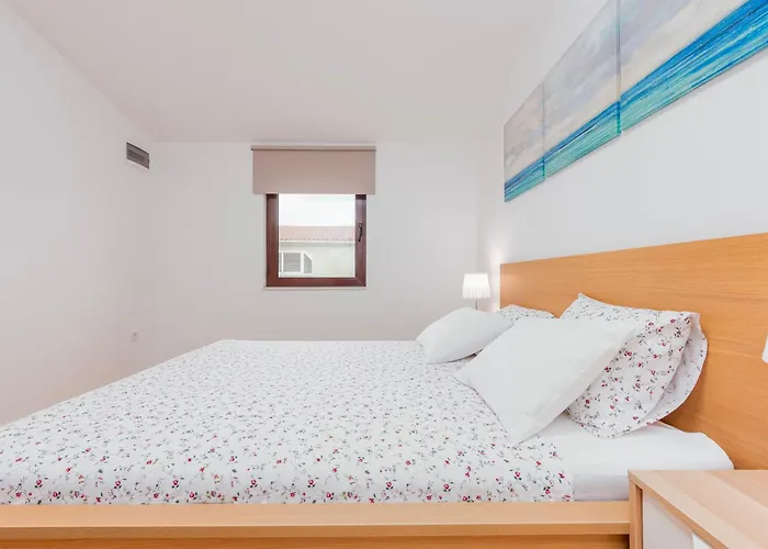 Lu Benica Apartman Vir