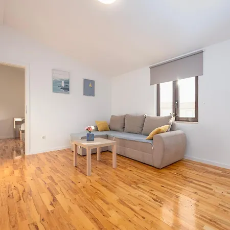 Apartment Lu Benica *